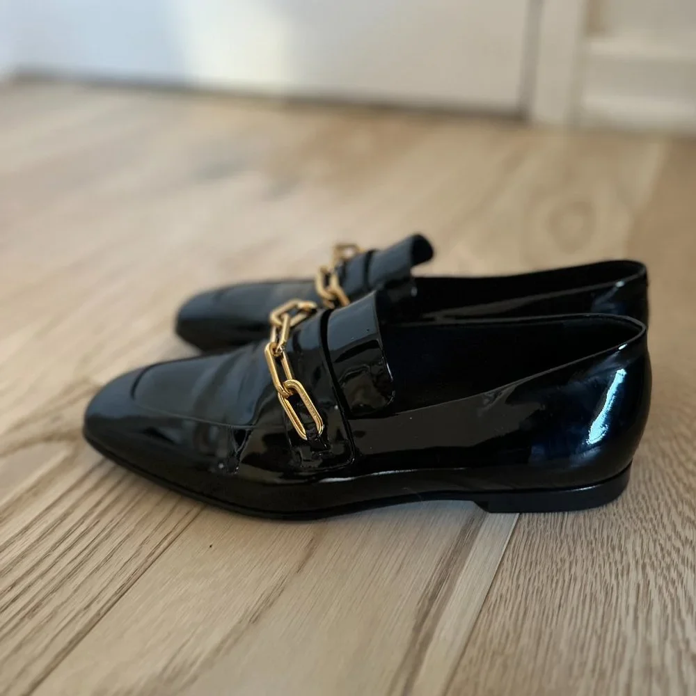 Burberry Chillcotpatent Leather Loafers with Gold Chain - Picture 5 of 6